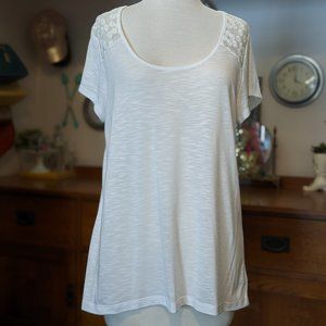 RETRO-ology Large White with Lace Detail Inset on Shoulder Area Top